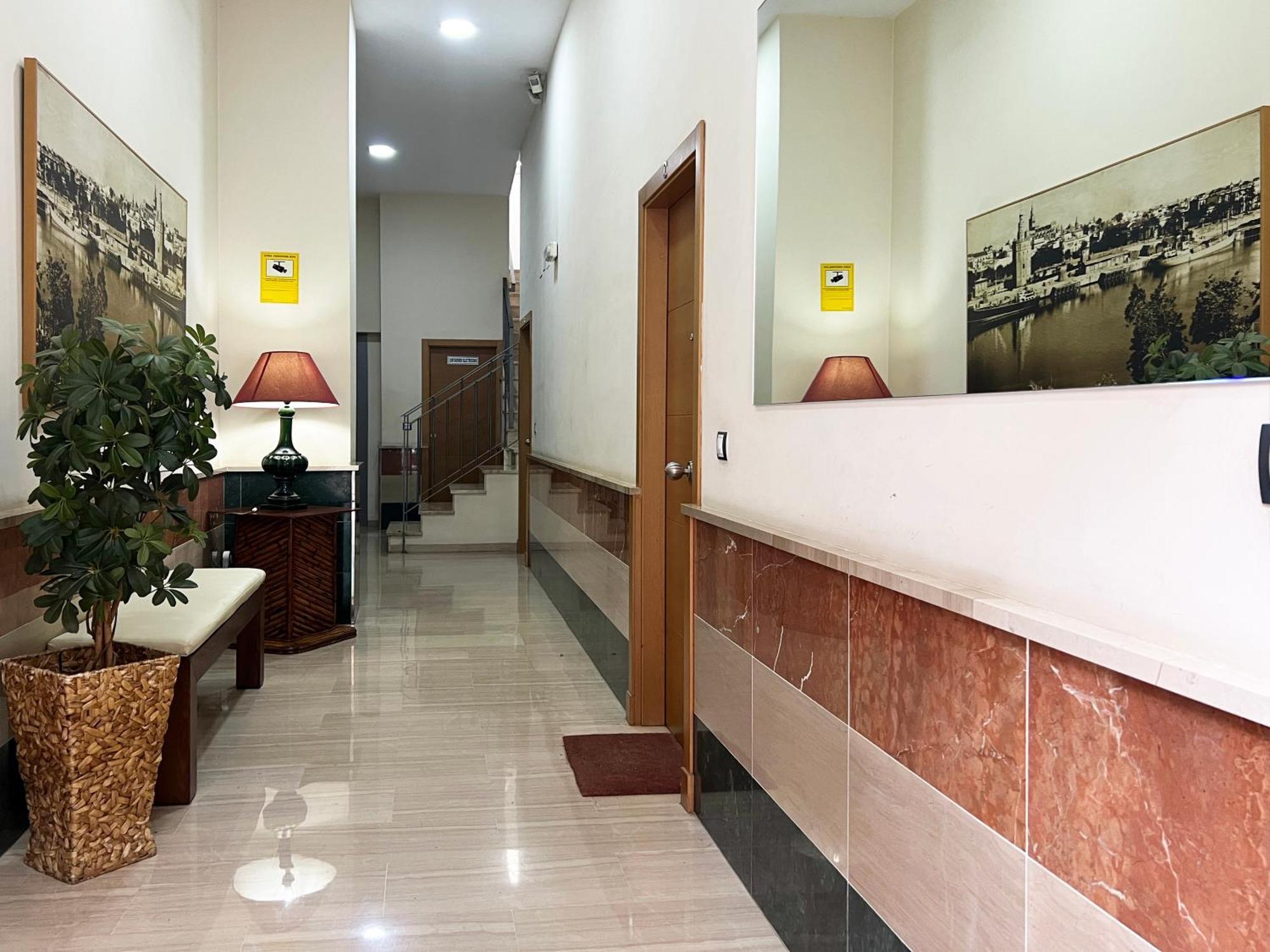 Studio City Center - Aloha Sevilla Εξωτερικό φωτογραφία