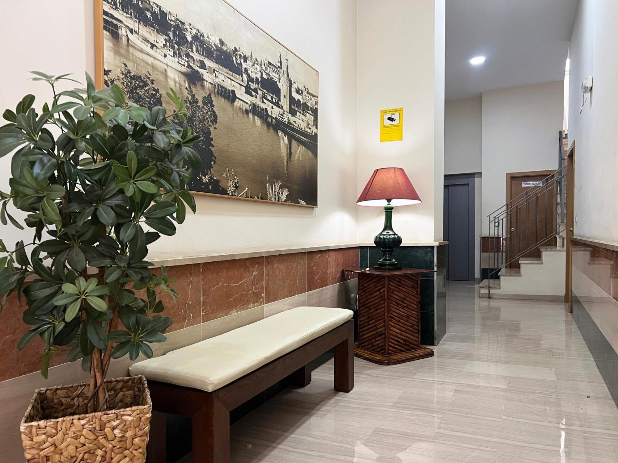 Studio City Center - Aloha Sevilla Εξωτερικό φωτογραφία